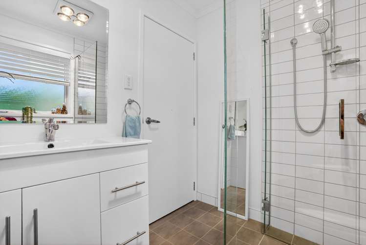 20 & 20A Brian Crescent Stanmore Bay_35