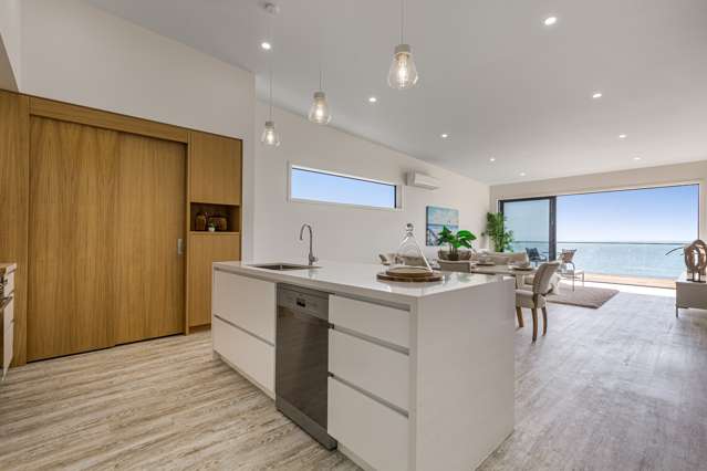 8a Crispe Road Clarks Beach_1