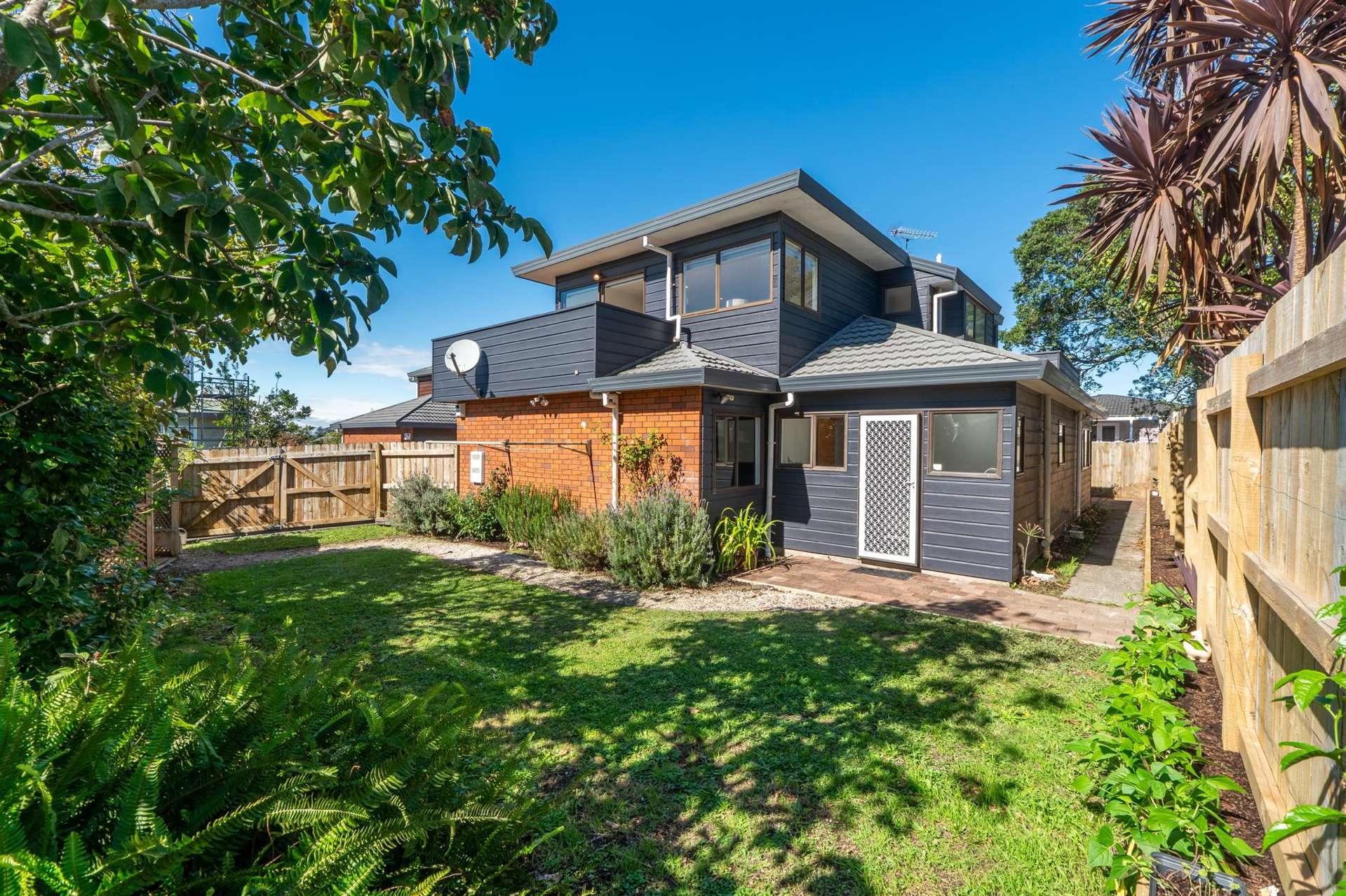 2/14 Raleigh Road Northcote_0
