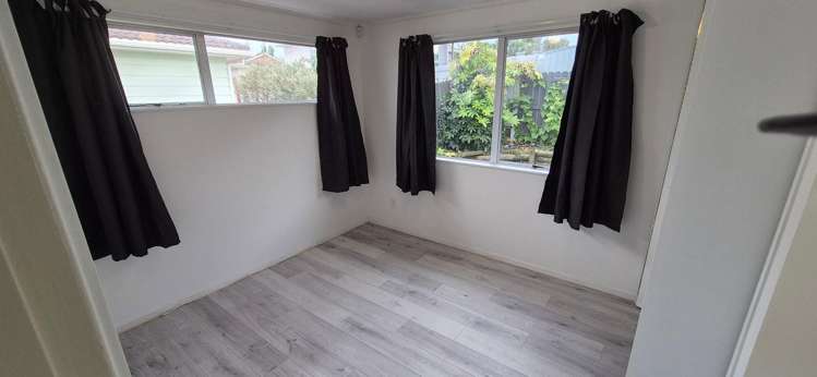 Upstairs 1/14 Chislehurst Street Henderson_12