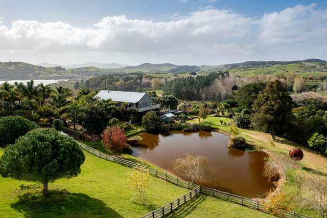 Designer home with standalone cottage and 6ha of land in Kaiwaka going to auction