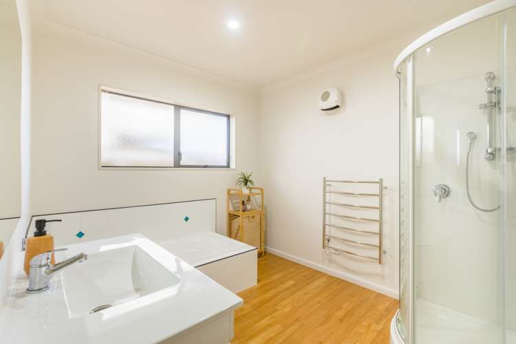 6 Shearwater Rise Paraparaumu Beach_17