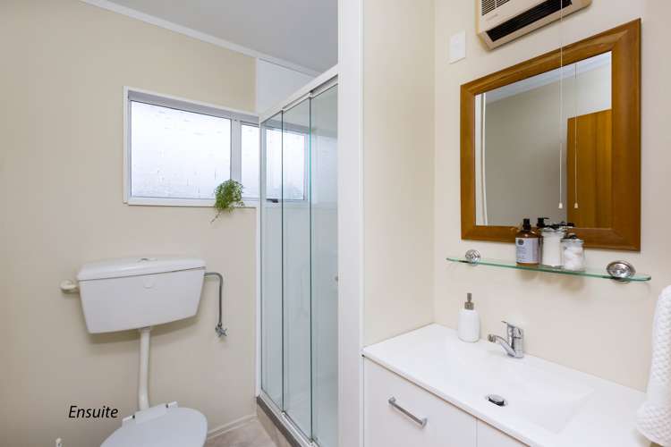 1 Deller Grove Silverstream_23