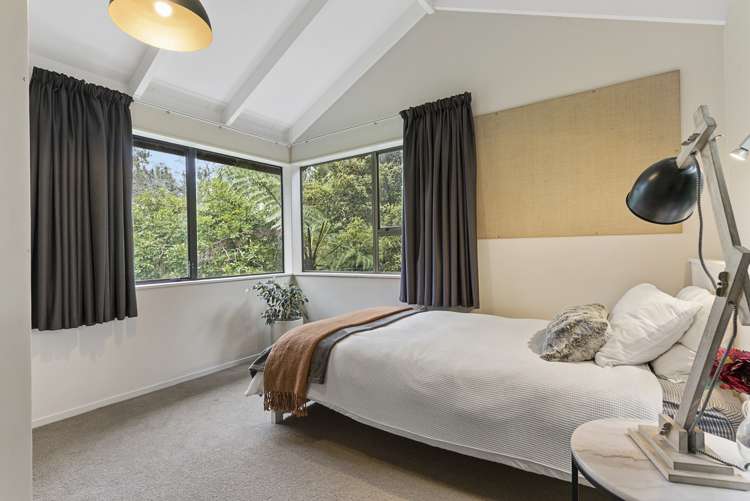 3 Saddleback Rise Murrays Bay_12