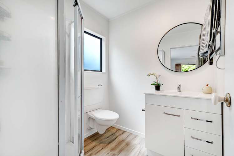 8 Stitchbird Close Murrays Bay_14