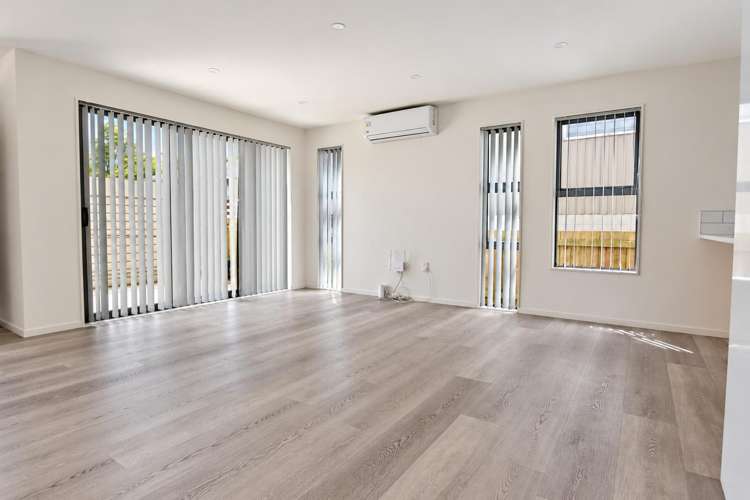 62B Royal Road Massey_4