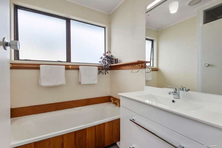 6 Adam Sunde Place Glen Eden_6