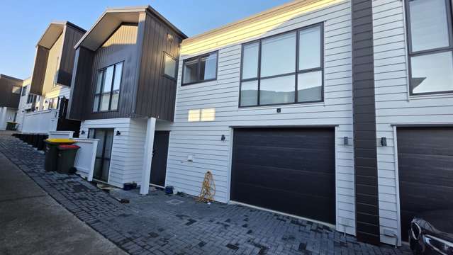 Stunning 4-Bedroom Home in Mt Roskill