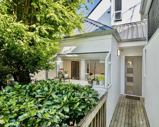 2/1 Valley Road Northcote_1