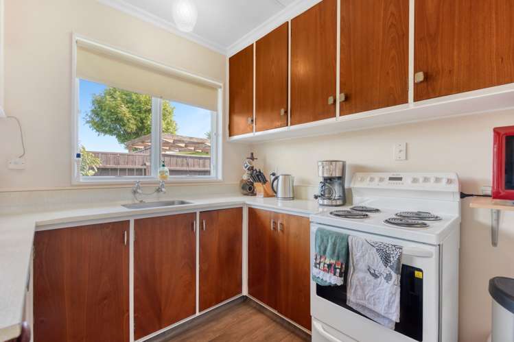 2/10 Exeter Street Stoke_4