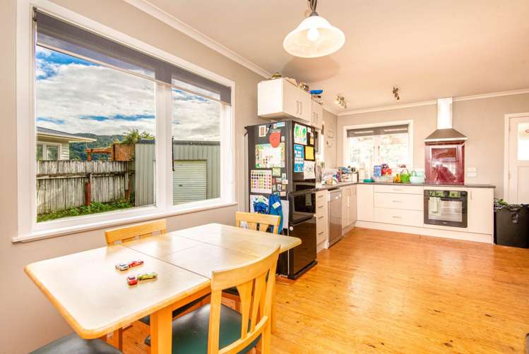28 Wetherby Grove Wainuiomata_5