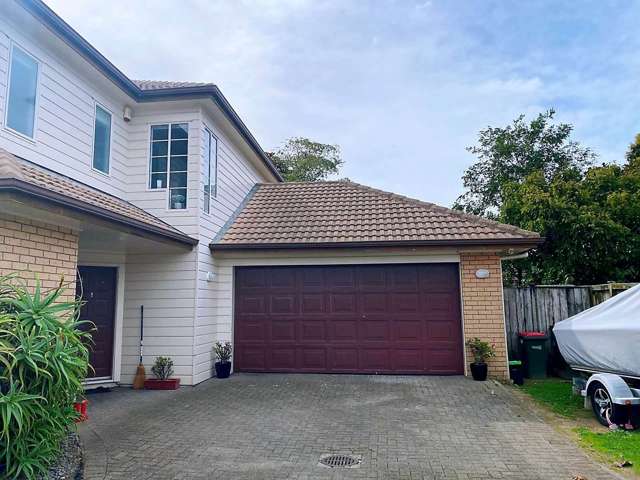 Four Bedroom & Three bathroom Family Home In G...