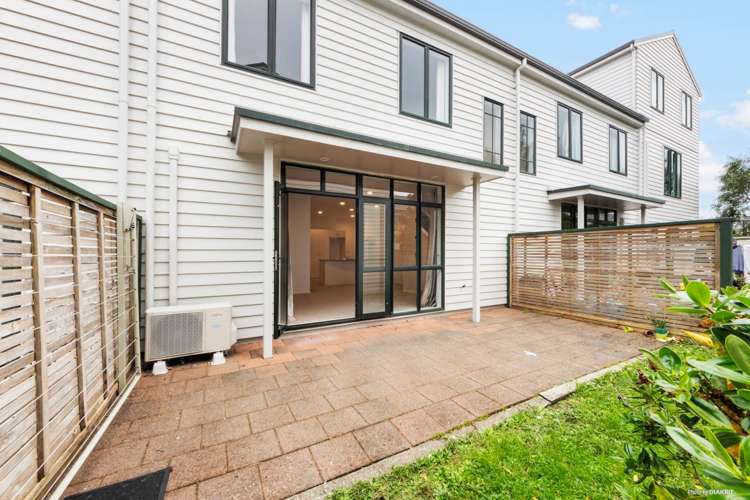 82/1 Ambrico Place New Lynn_13