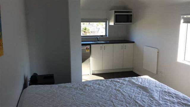 5d/7 Snead Place 1076_1