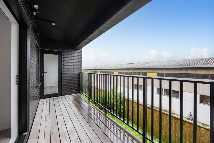 108/28C Eileen Newey Place Henderson_8