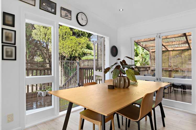 7 Rauhuia Crescent Parau_12