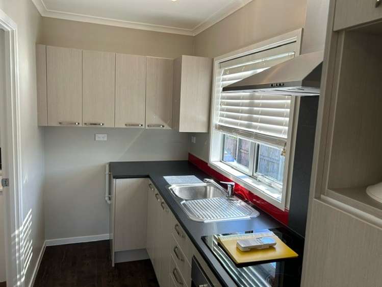 10b Paritutu Road 2164_6