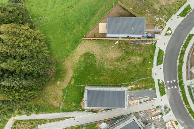 27&29 Waipaheke Crescent_2