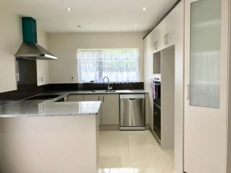 8a Tiari Place Mangere East_4