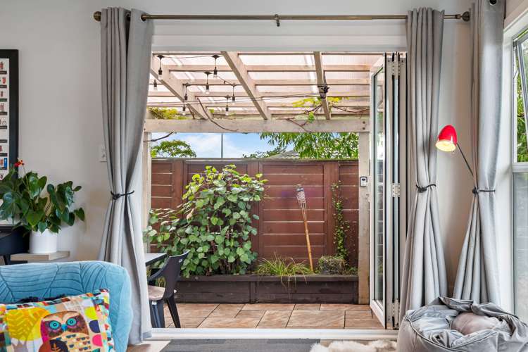 2/57 Solar Road Glen Eden_9