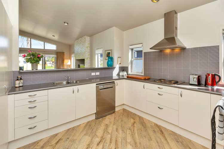 12 Hoihere Drive (Pvt) One Tree Point_4