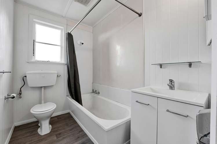 1 Vogel Street + 2 Laurent VC Street Hawera_9