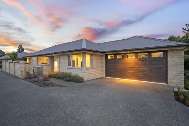 Sunny Living in the Heart of Somerfield!