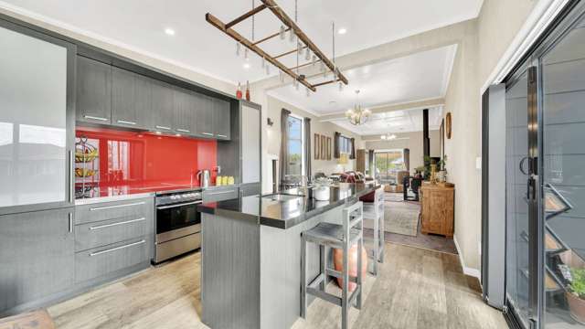 Timeless Luxury, Desirable South Hull, Oamaru