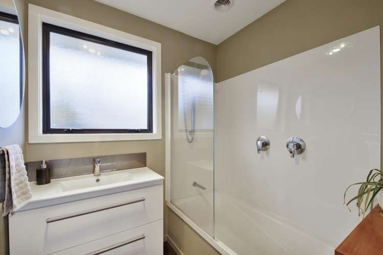 6 Oakley Crescent Hornby_13