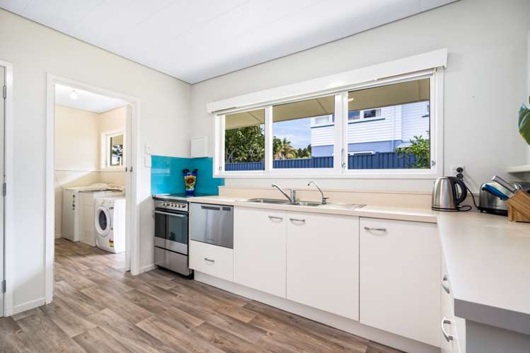 21 Fairway Drive Kamo_12