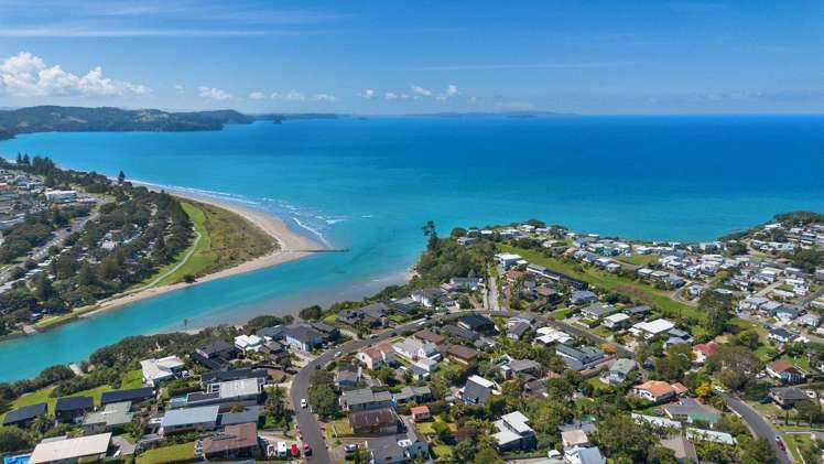 61 Rosario Crescent Red Beach_11