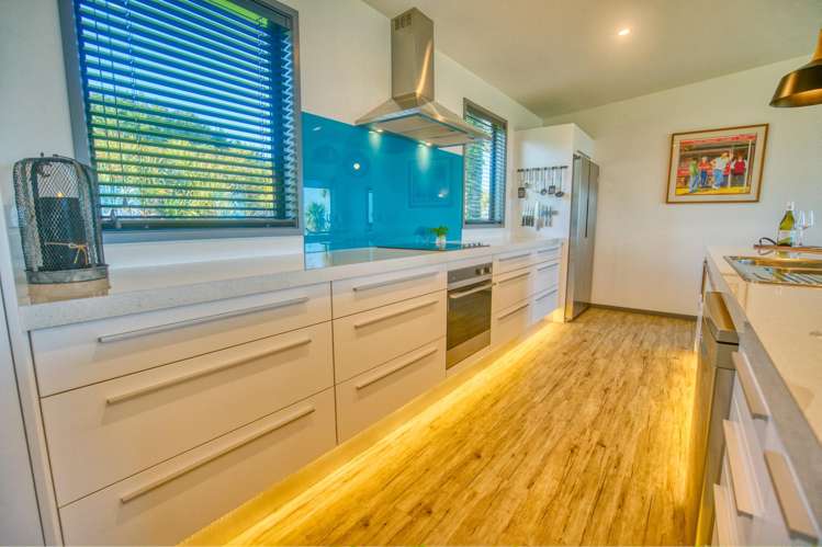 14 Tasman View Road Paroa_9