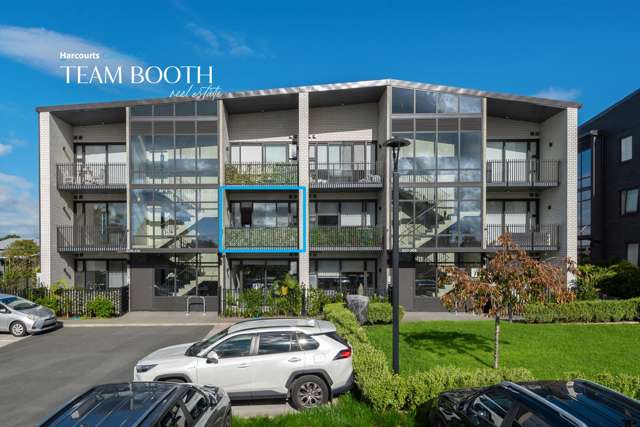 All Day Sun! Superbly Located! Mins to City!