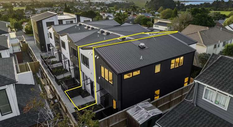 8/18 Roberton Road_0
