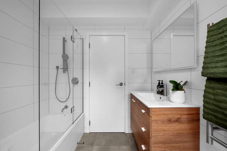 25 Mayfair Crescent Mairangi Bay_14