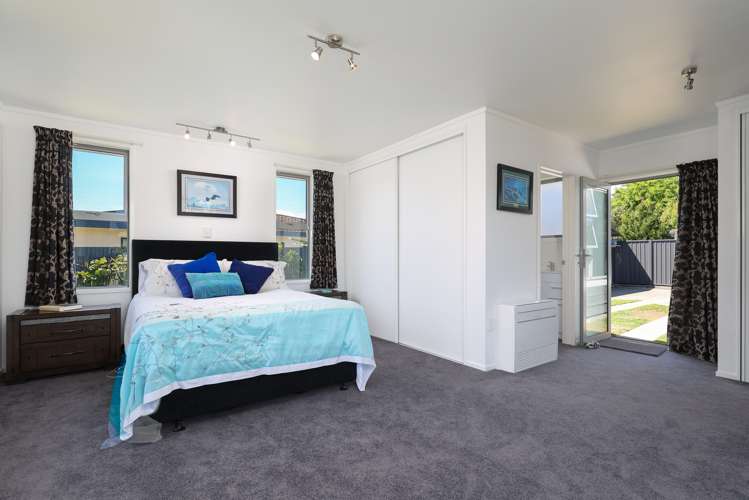 8 Neale Avenue Stoke_11