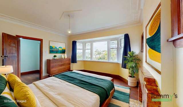 Spacious 5-Bedroom Bungalow Incredible Sun & Views Over Aro Valley
