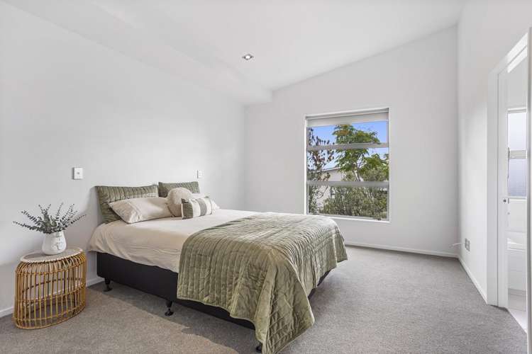 20/40 Scarlet Oak Drive Schnapper Rock_10