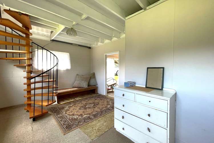 15 Esplanade Marokopa_21