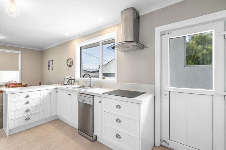 63 Edinburgh Crescent Waikiwi_10