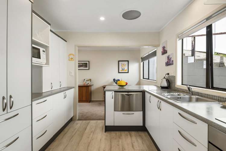 2/13 Newstead Avenue Browns Bay_8