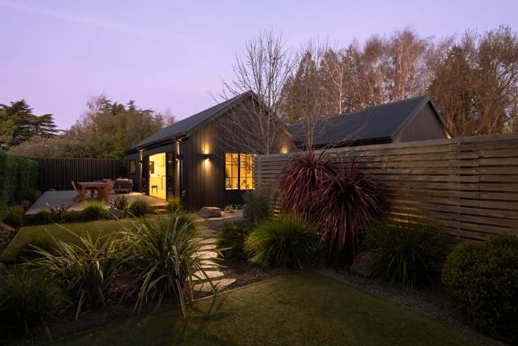 13b Richardson Avenue Burleigh_32