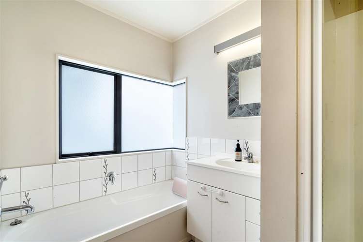 51 Queen Mary Avenue New Lynn_18