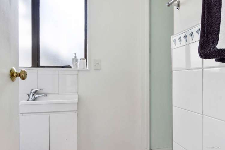 180 Edmonton Road Te Atatu South_16