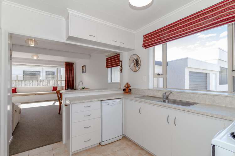 68b The Esplanade Westshore_1