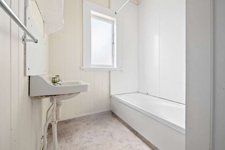 16 Coates Street Hamilton East_9