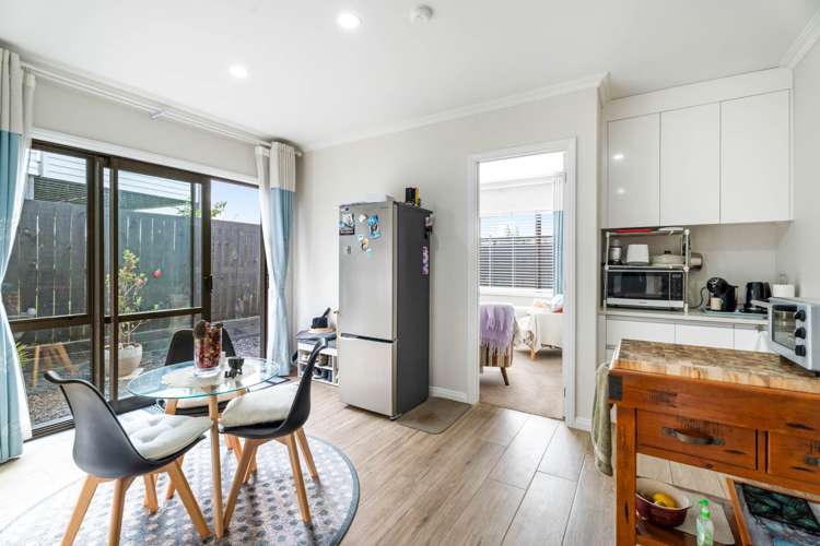 84 Intrepid Crescent Beachlands_10