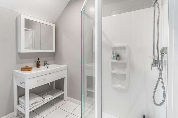 37 Hardens Lane Paremoremo_17