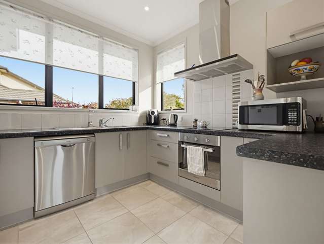 Prime Location - Handy to town!