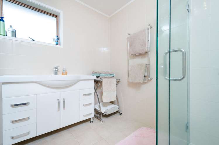 2 Matuhi Rise Henderson_13